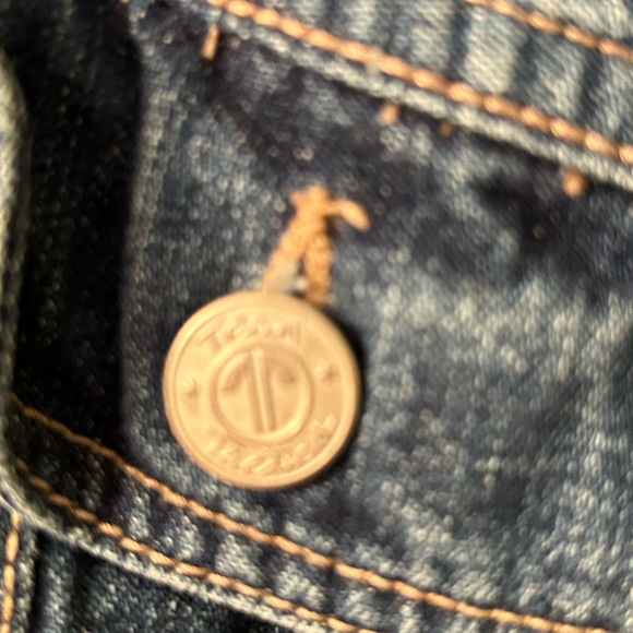 TEAM TACTICS VTG Cropped Denim button front vest. No size tag. - Picture 5 of 7